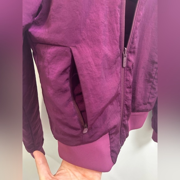 Lululemon Non-Stop Bomber *Reversible *Marvel - size 4 - Picture 3 of 8
